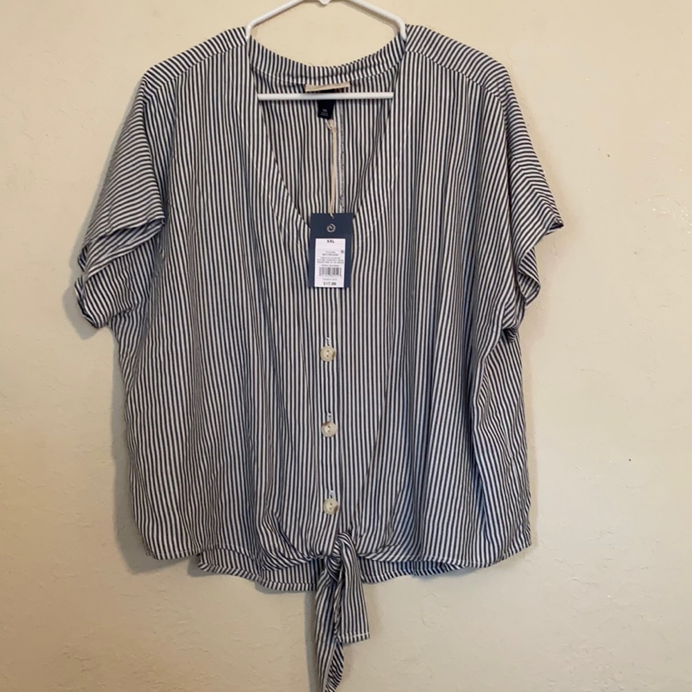 NWT Universal Thread top
